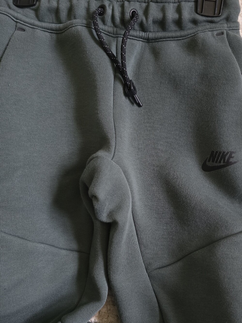 Nike Kids' Green Tech Fleece Hoodie & Jogger Pants - Picture 14 of 14